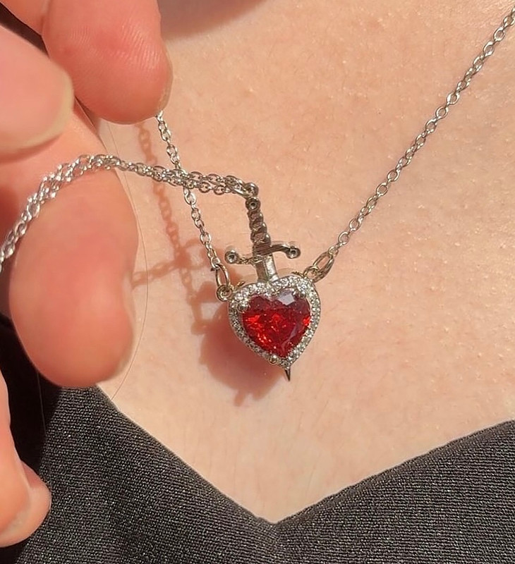 گردنبند ست مدل قلب و شمشیر