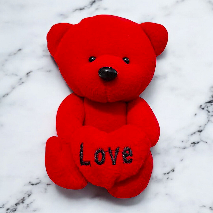 عروسک خرس قرمز