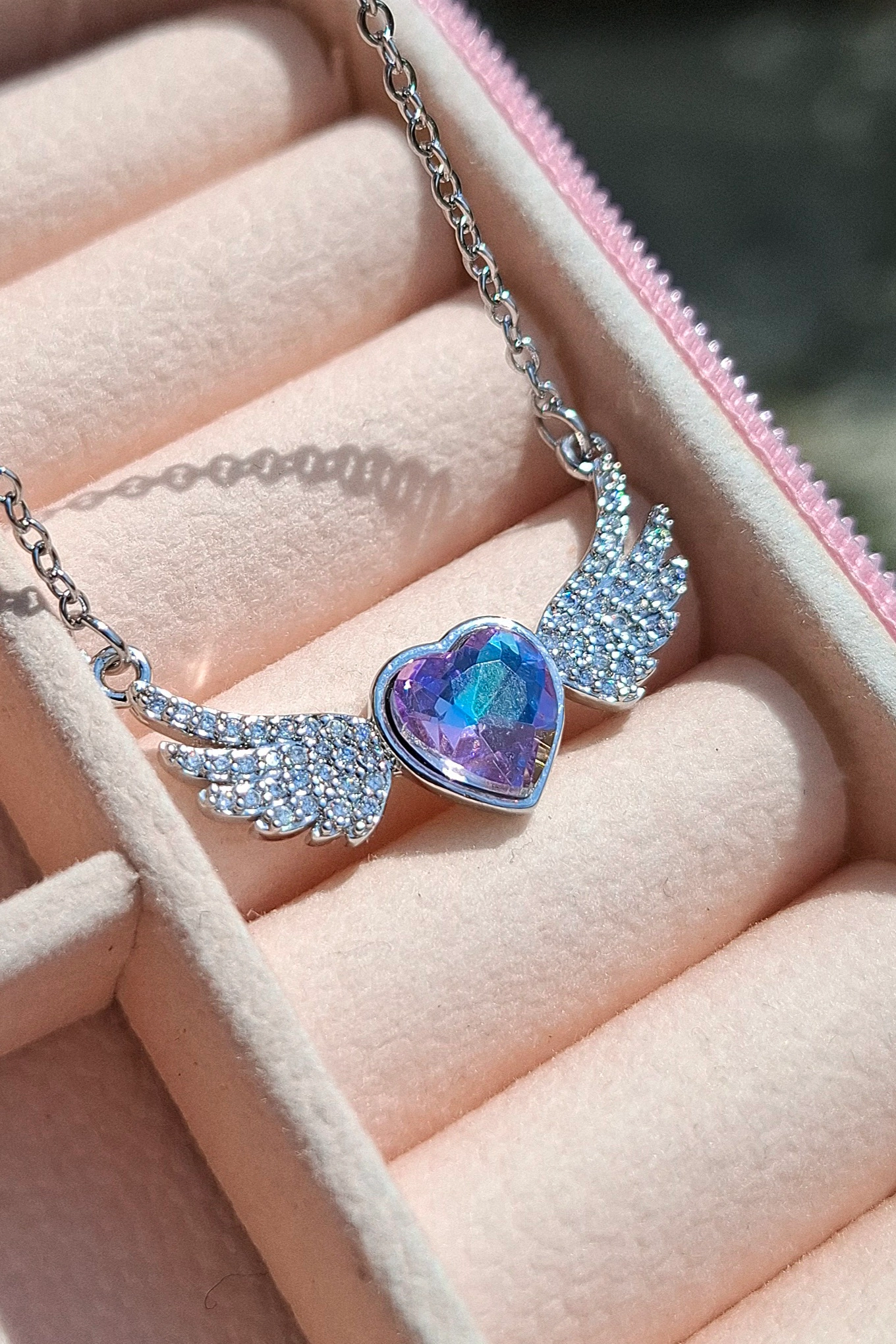 گردنبند قلب بال دار هفت رنگ